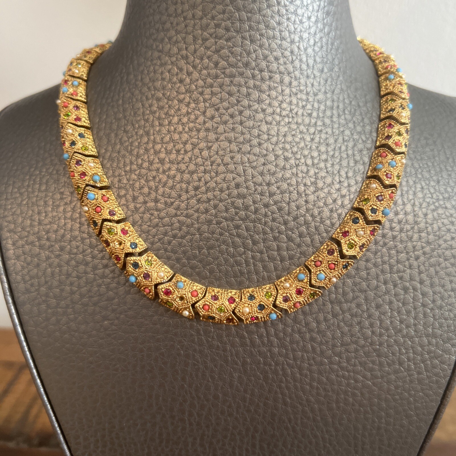 VTG Multicolor Stone Choker Necklace 64 Grams In Weight Unbranded 17” Long.