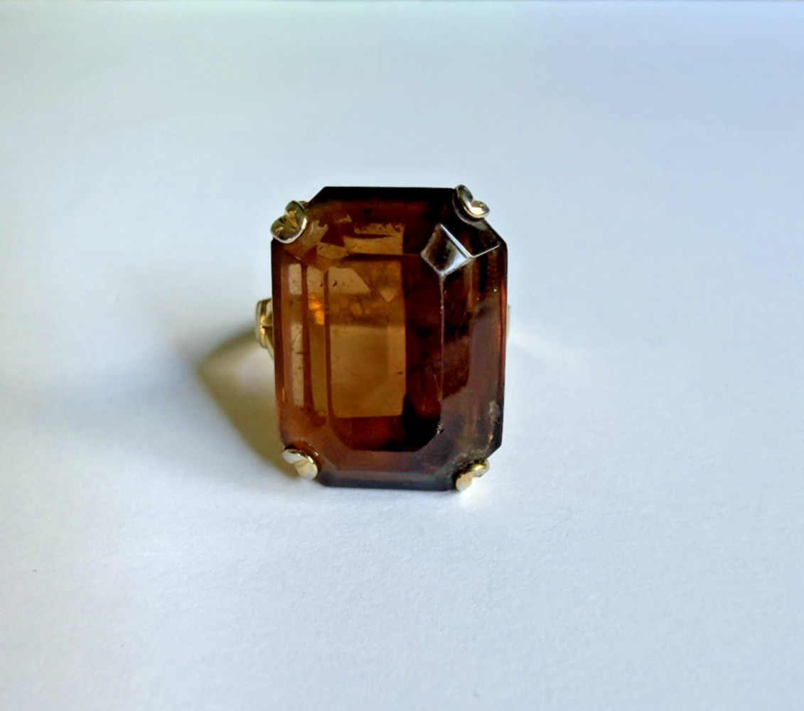 Vintage Signed Avon 1978 Smoky Lustre Large Rectangle Topaz Glass Ring Size 6