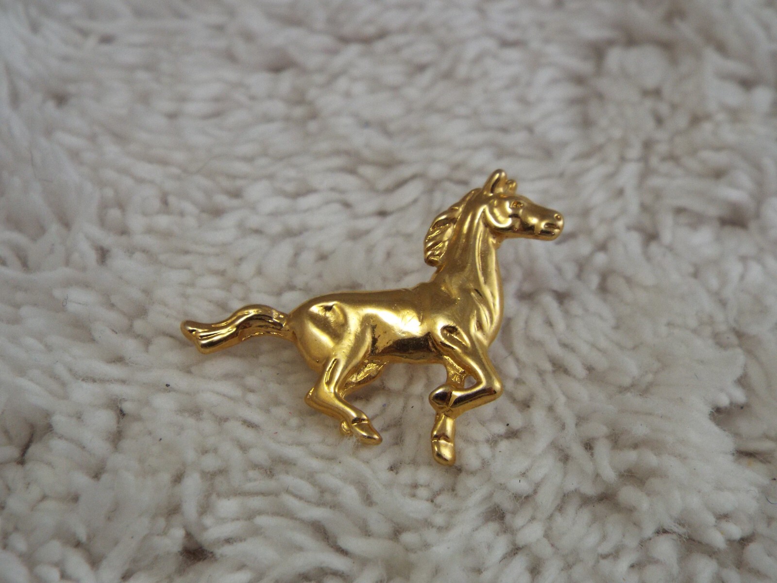 Goldtone Running Horse Tac Pin (C72)