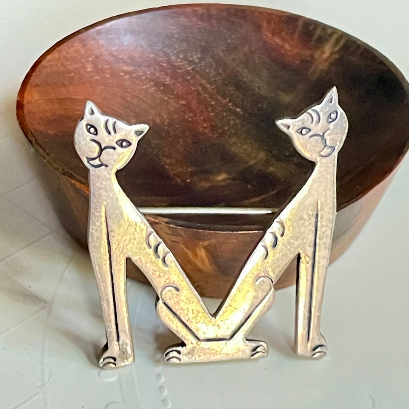 1.5″ – 2 Twin Cat M 925 Silver Pin Stylized Striped Tabbys Brooch