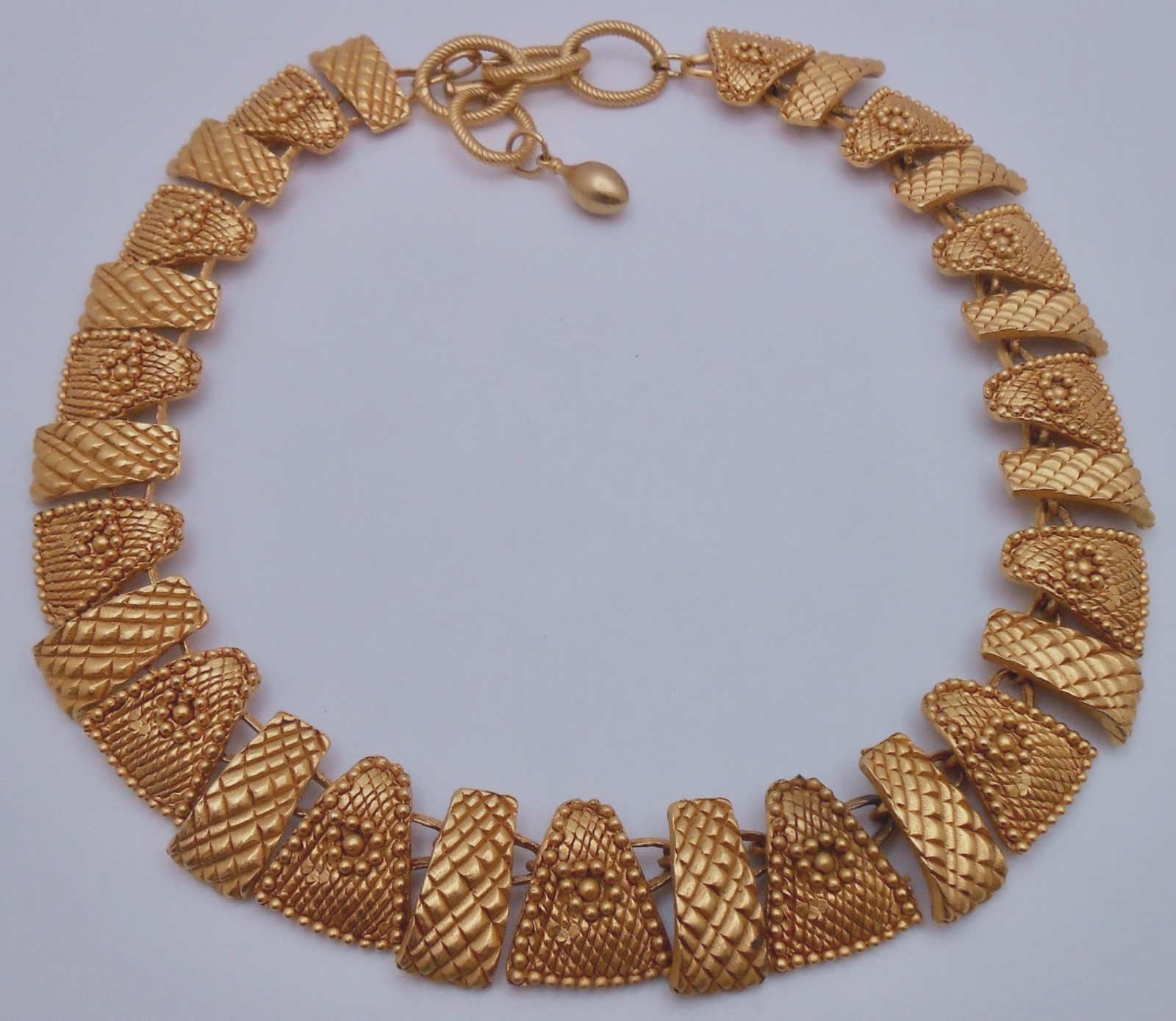 Vintage LIA Signed LIANNA Egyptian Style Link Necklace Gold-tone 18-20″ N44