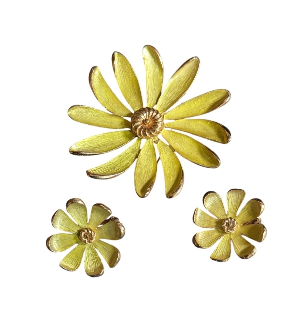 Daisy Flower power Brooch Clip On Earrings Set Enamel retro vintage