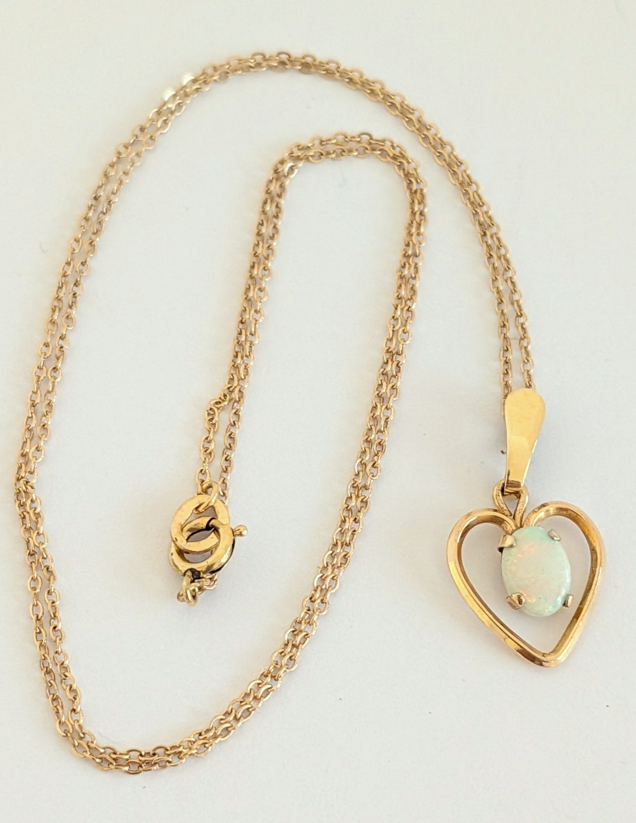 Beautiful Vintage Signed Krementz Gold Tone Opal Heart Pendant Necklace