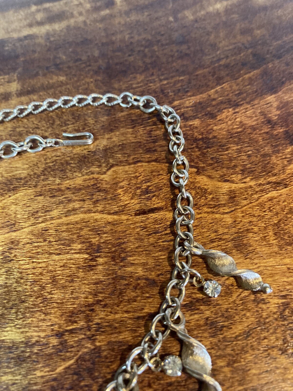 Vintage Gold Tone Necklace With Rhinestones and Gold Tone Twists. 17.5 in