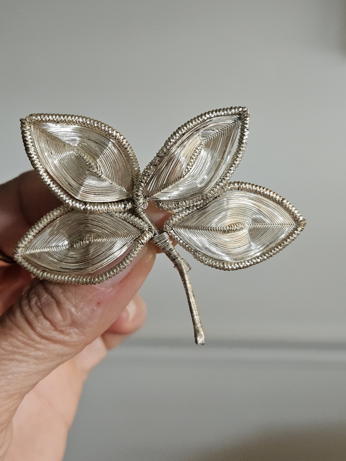 S/2 Vintage Gold And Silver Spun Wire Flower And Leaves Pin Brooch With Pearl