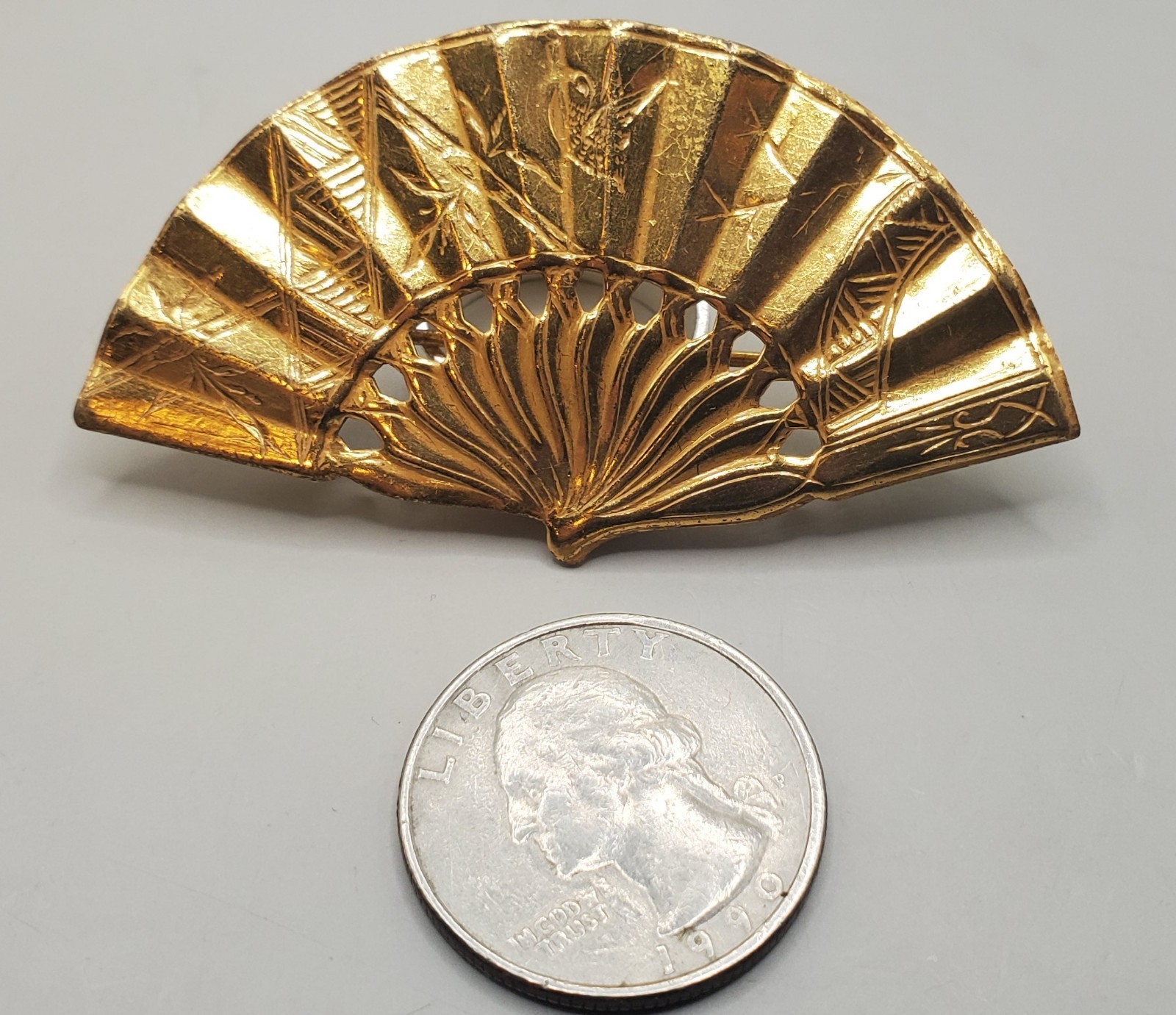 MIRIAM HASKELL Signed Vintage Gold Tone Fan Brooch 2.5″ + Gift Box