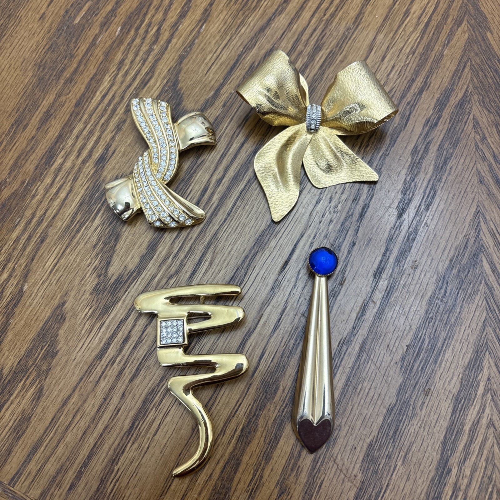 Set Of 4 Vintage Brooches Golden Tone Different Shapes