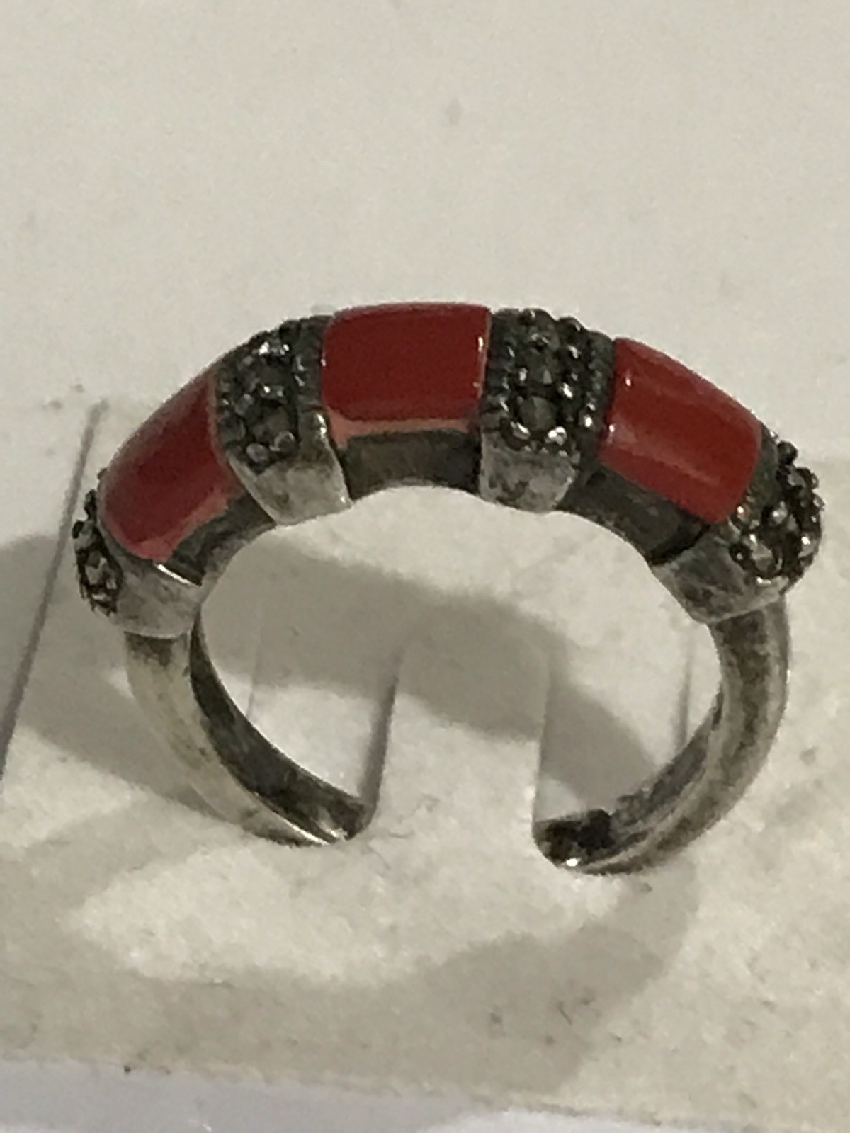 Beautiful VINTAGE 925 STERLING SILVER CORAL & MARCASITE Ring SIZE 6.75. 10/18
