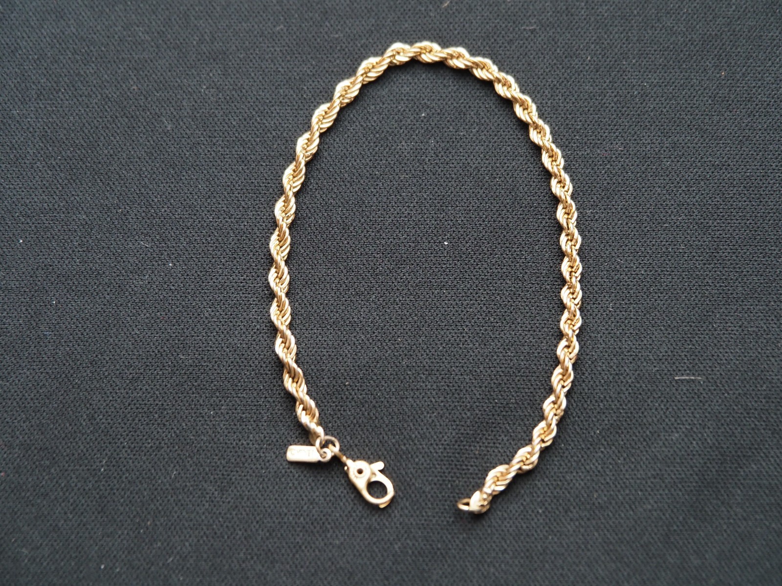 Monet Vintage Gold Tone Sister Clasp Chain Bracelet 7.5″ Long, Signed E853