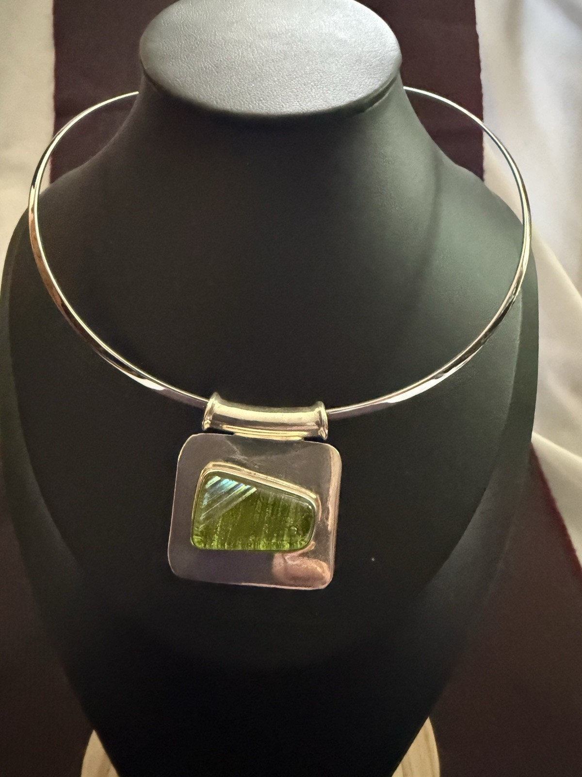 Sterling Silver 925 Modernist Choker Necklace Green Art Glass Pendant