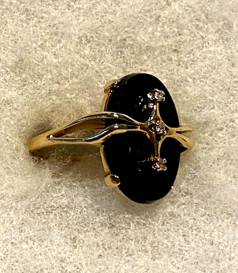 Vintage 10 Kt Onyx & Diamond Ring Size 6 1/2 – 3.6 Grams