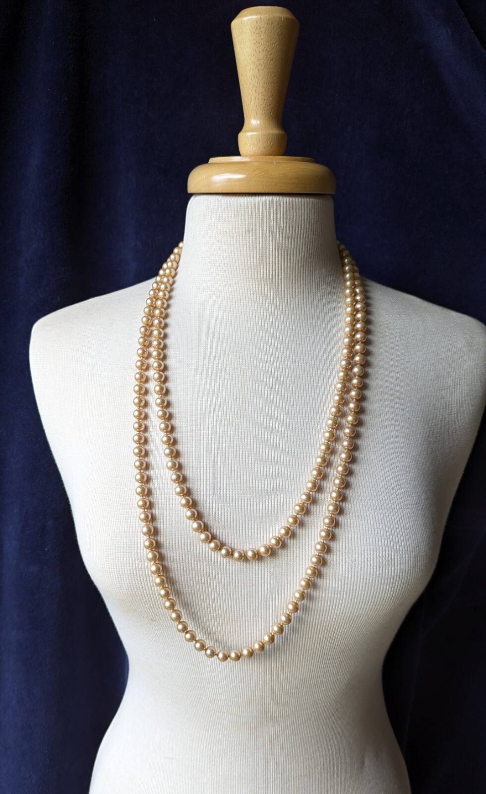 Vintage CAROLEE Faux Pearl Knotted Champagne Gold Tone 60″ Rope Length Necklace