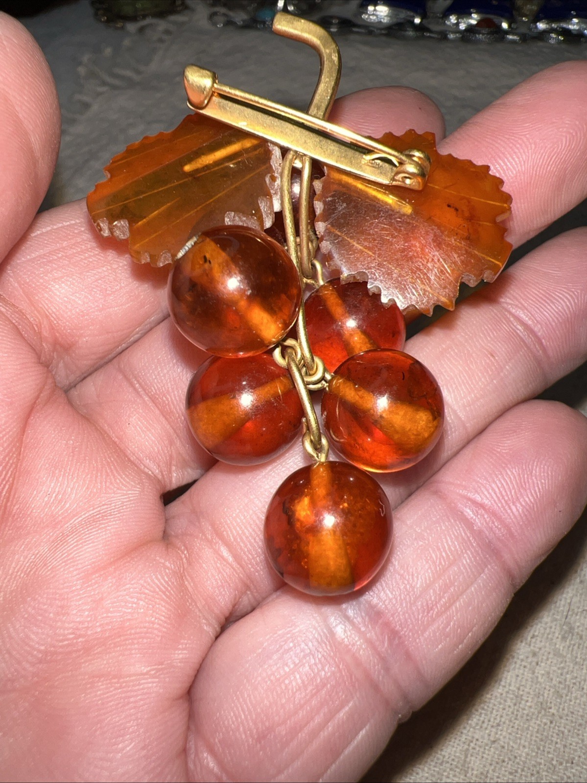 VTG Amber Lucite Grape Cluster Brooch Gold Tone Leaves Mid Century Fruit Jewelry