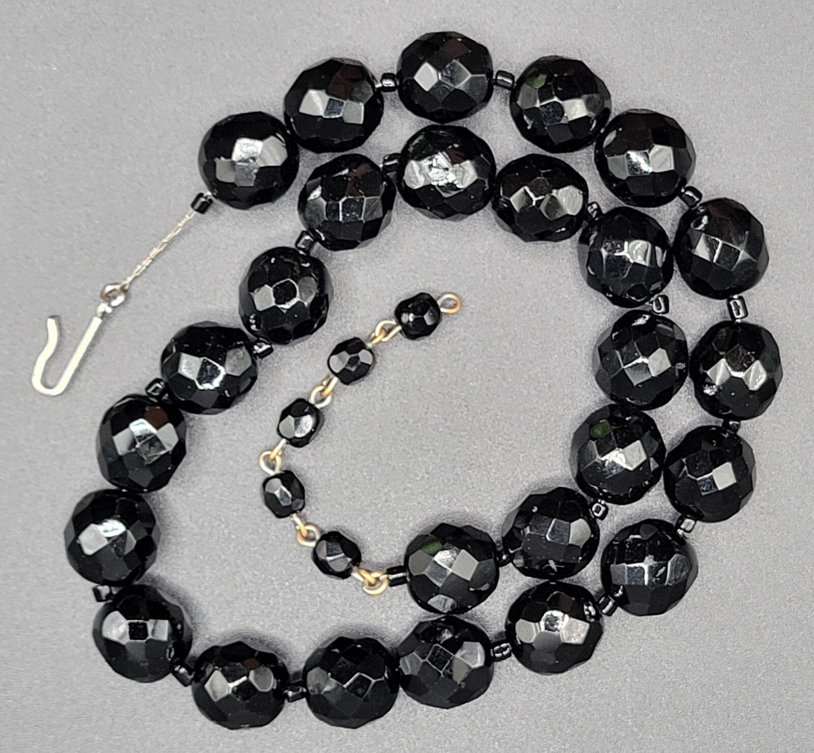Vintage HOBE Beaded Necklace JET BLACK FACETED 10mm Beads 15-17″ CHOKER Classic
