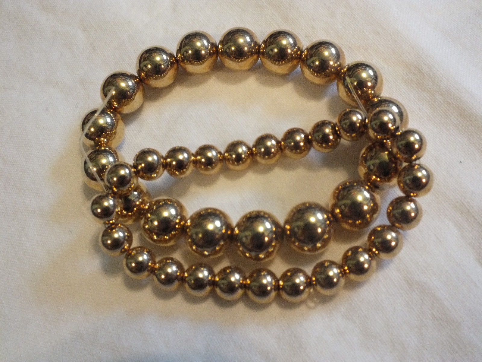 Beautiful Stretch Bracelet Set 2 Gold Tone 2 Size Beads 3/8 & 1/2″ Wide 2 1/4″ A