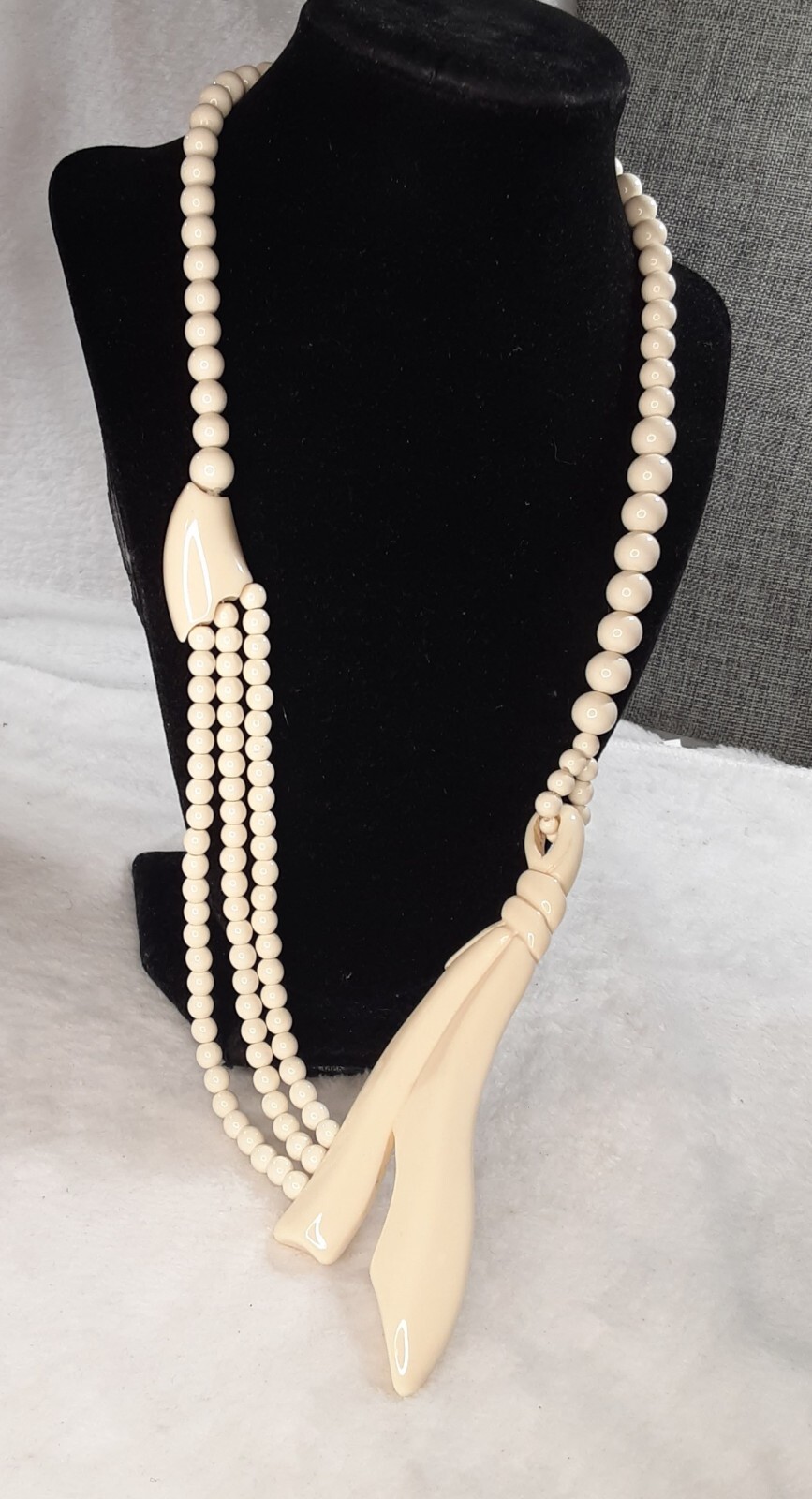 ** AMAZING Vintage Lucite Necklace – Rare Design – 24 Inch **