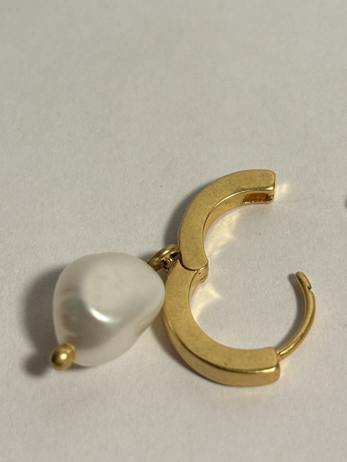 Vintage Gold Tone Pearl Drop Dangle huggie hoop Earrrings rare original