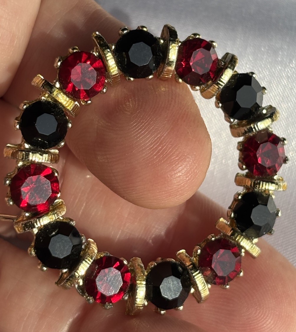 Vtg Austrian Brooch Red & Black Faceted Crystal Stones Sparking Bejeweled 1.25”