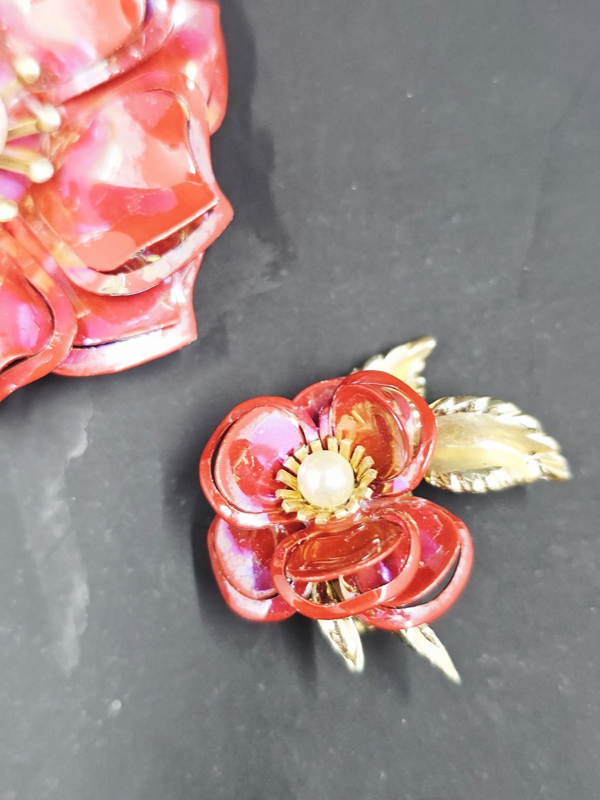VTG Red Iridescent 3D Flower W/ Goldtone Accent Brooch & Clip-On Earring Set