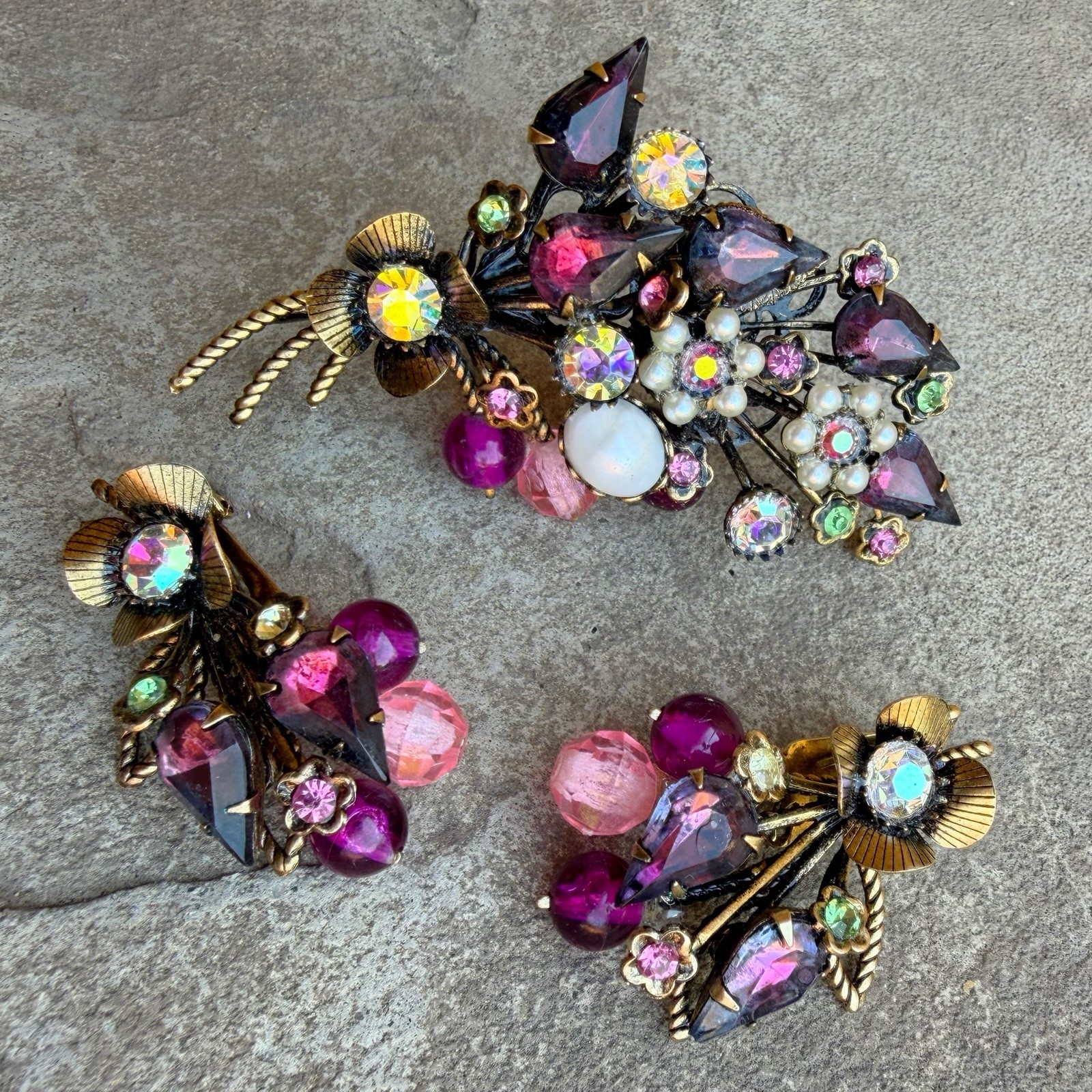 Vintage Purple Violet Blue Givre Rhinestone Pink Flower Bead Brooch Earrings Set