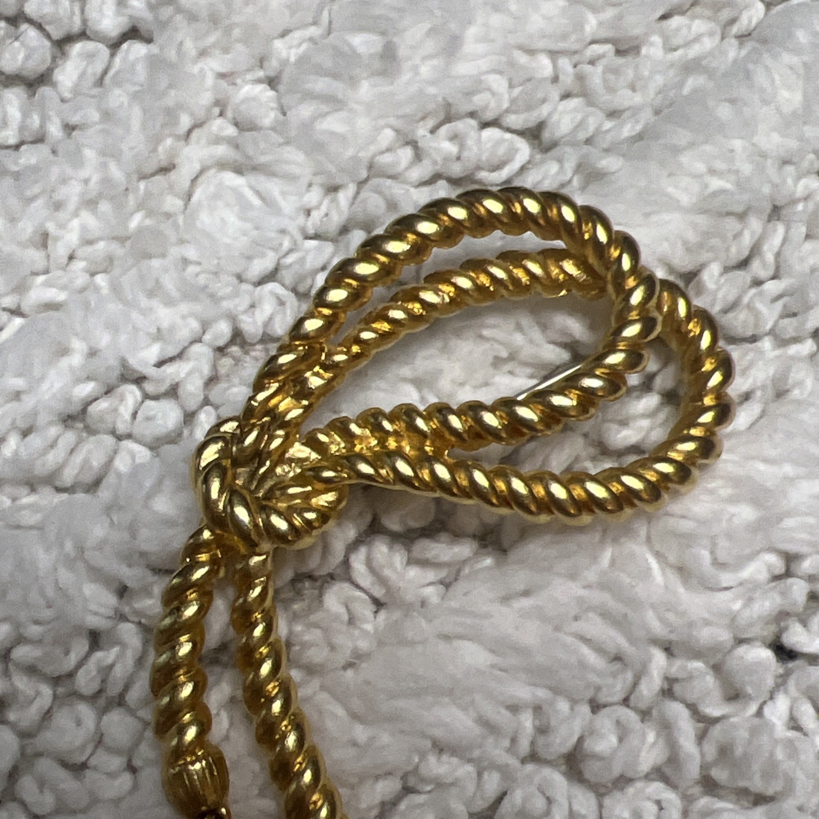 Vintage Avon Decorative Tassel Pin Brooch Gold Tone Knotted Rope Unsigned