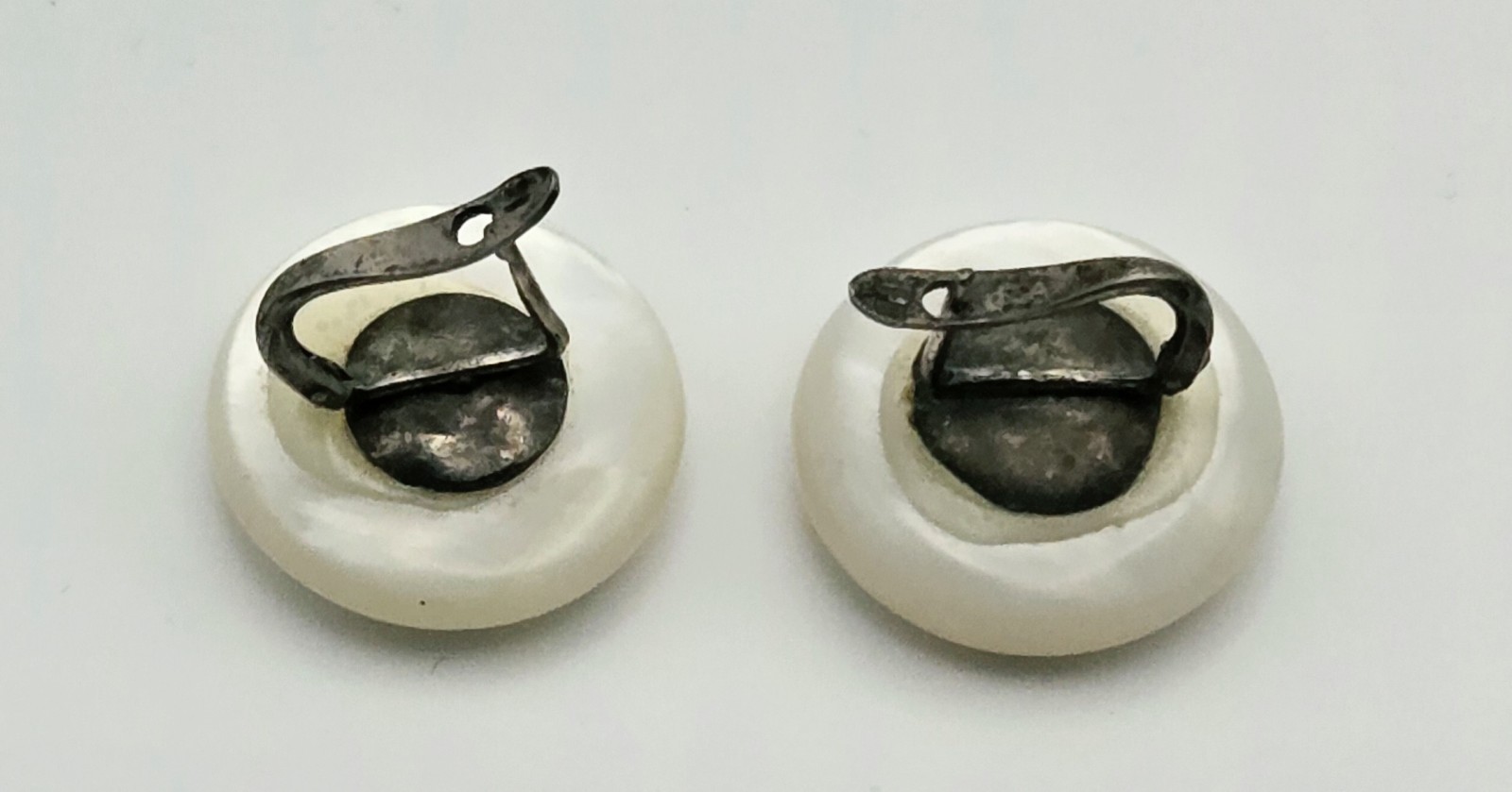 Vintage 1940s Mother of Pearl Iridescent Domed Button Screw-Back Earrings