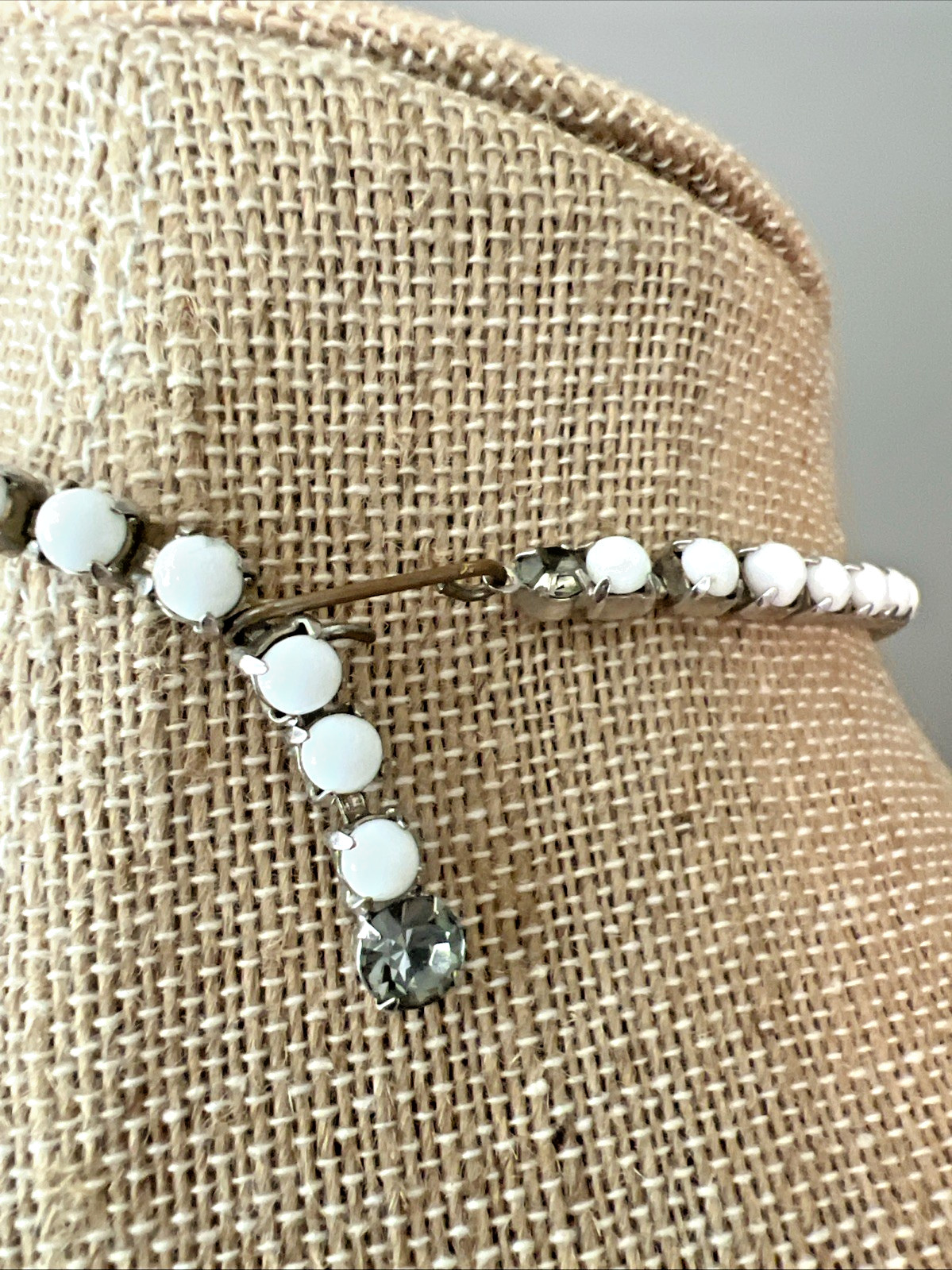 VTG. JULIANA DELIZZA & ELSTER MILK GLASS and GRAY RHINESTONE CHOKER NECKLACE 16″