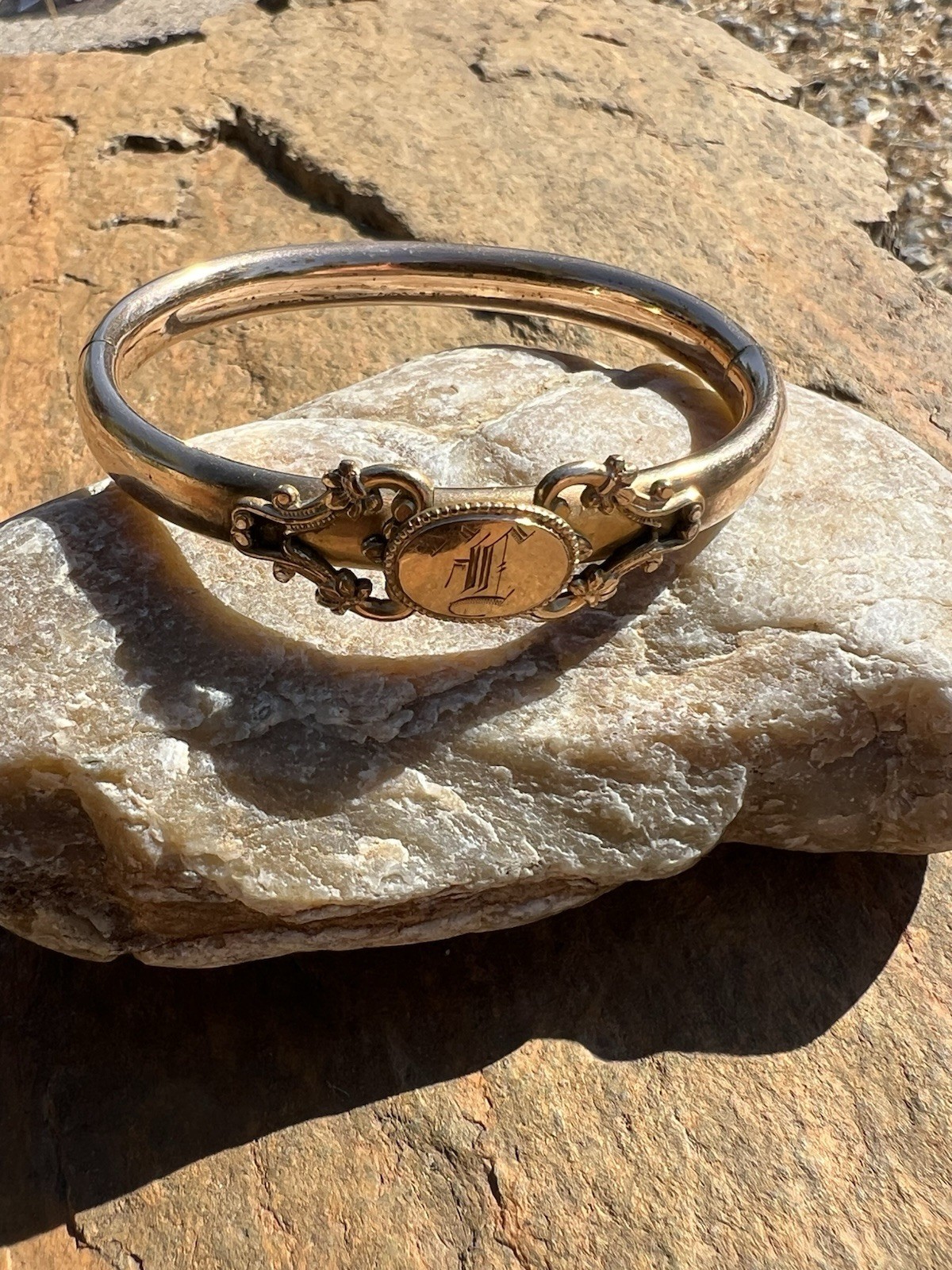 ANTIQUE HINGED BANGLE BRACELET UNMARKED GOLD-FILLED PUSH BUTTON ENGRAVED INITIAL