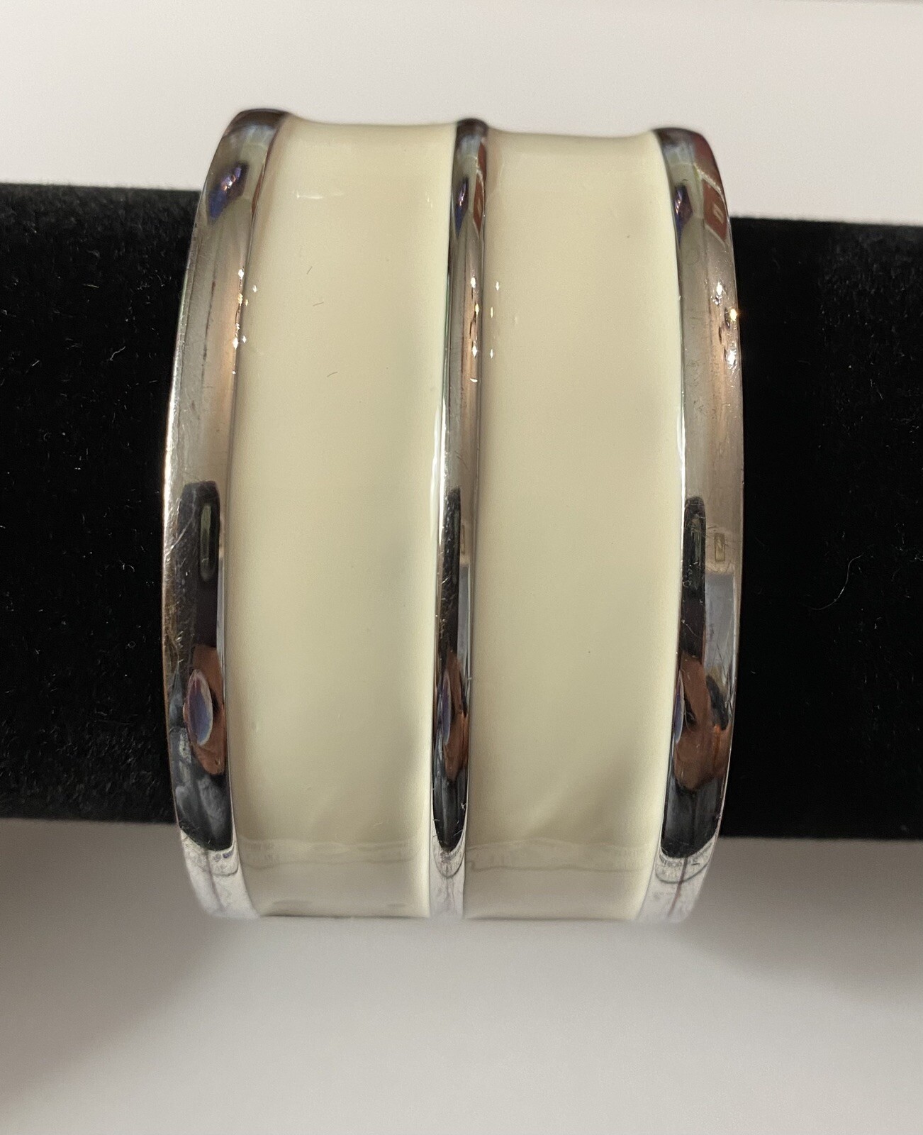 Vintage chunky wide enameled clamper bracelet white and silver