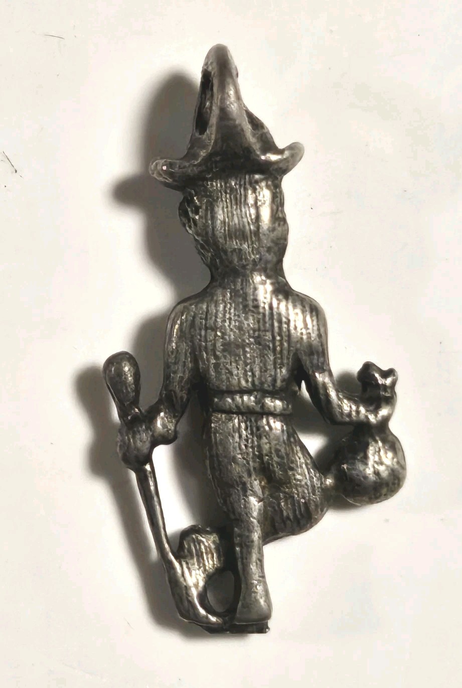 Vintage Leprechaun Charm Holding Bag O Gold All Pewter 1 1/4″ Nice Detail