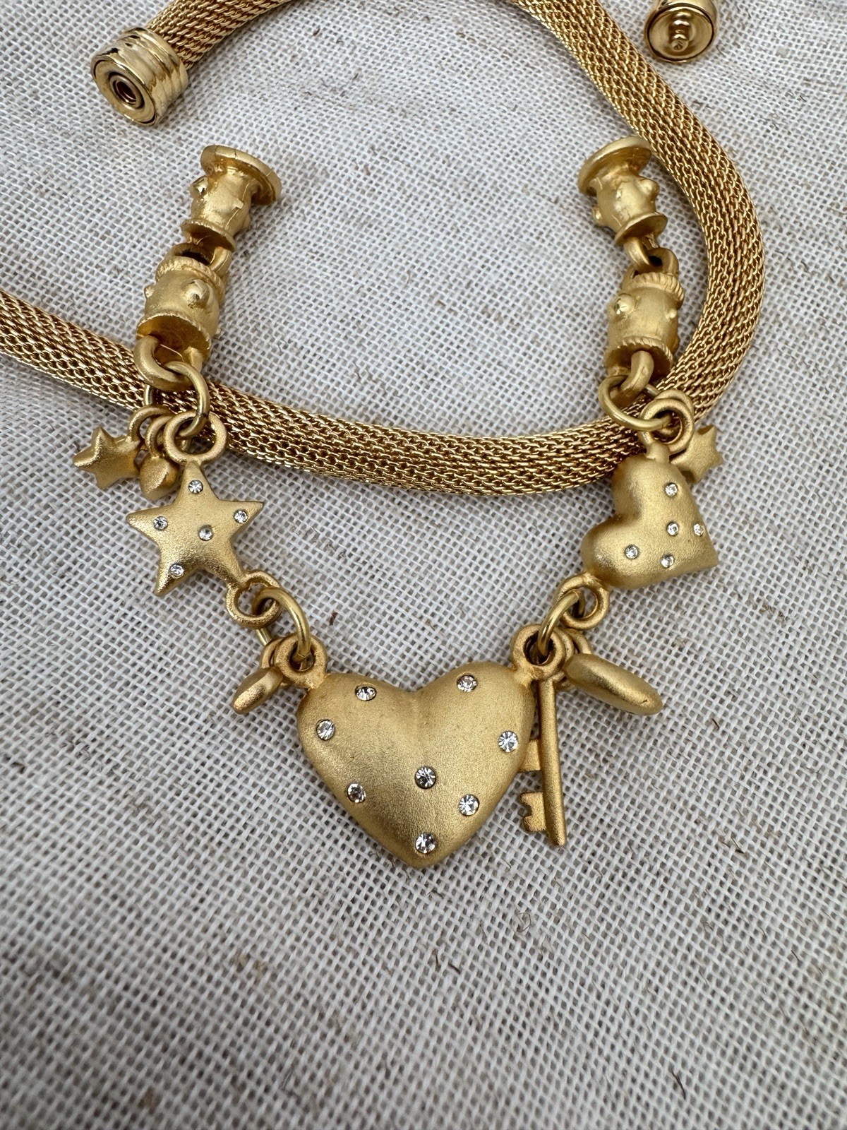 VTG 2PC Gold Tone Mesh Choker Pendant Charm Necklace Puff Heart Snap Closure