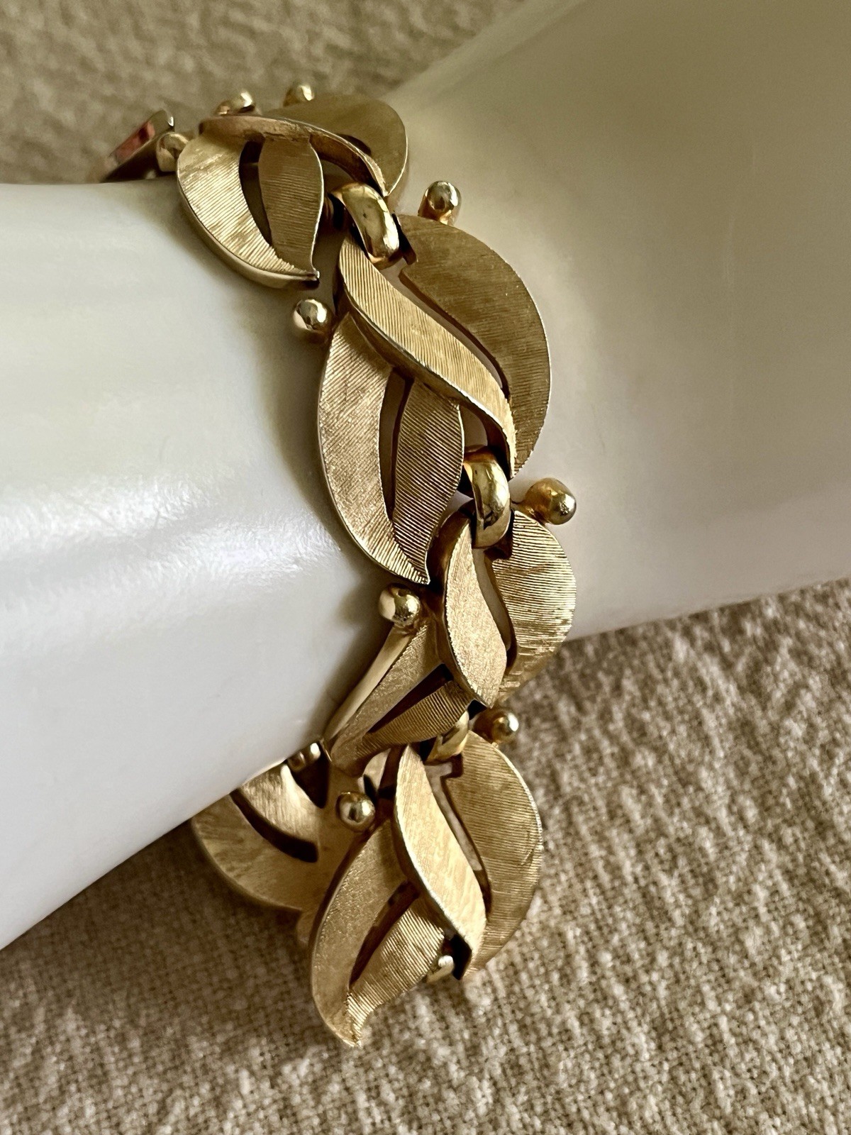 Vintage Trifari Bracelet Gold Tone Leaf Link 7.25 In