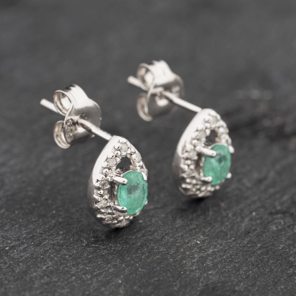 Second Hand 9ct White Gold 0.26ct Emerald & Diamond Teardrop Cluster 8mm Stud…