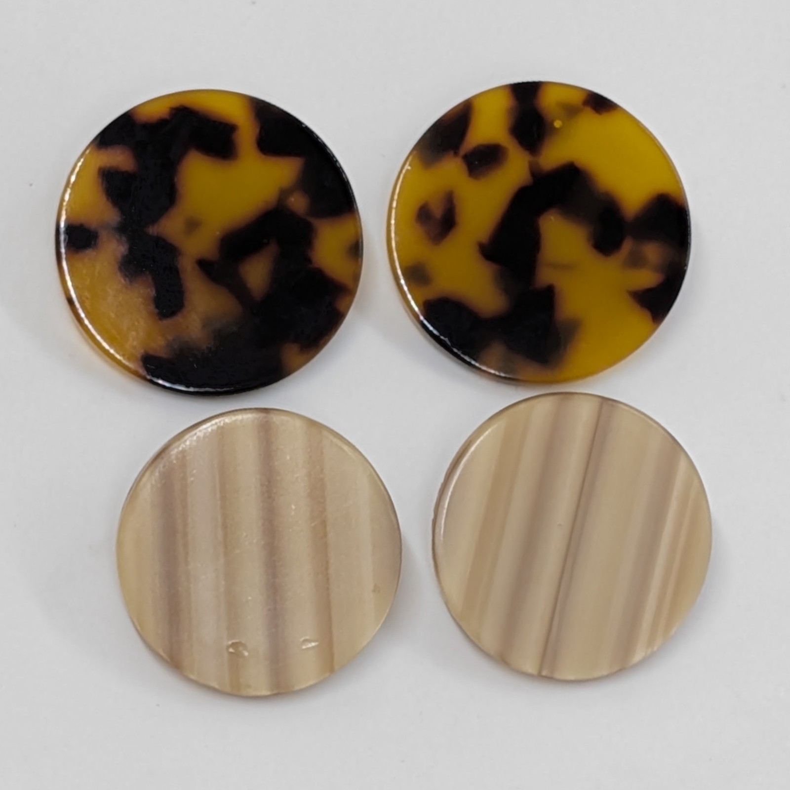 2 PR Vintage Button Pierced Post Earrings Faux Tortoise Brown Tan Earthtones VTG