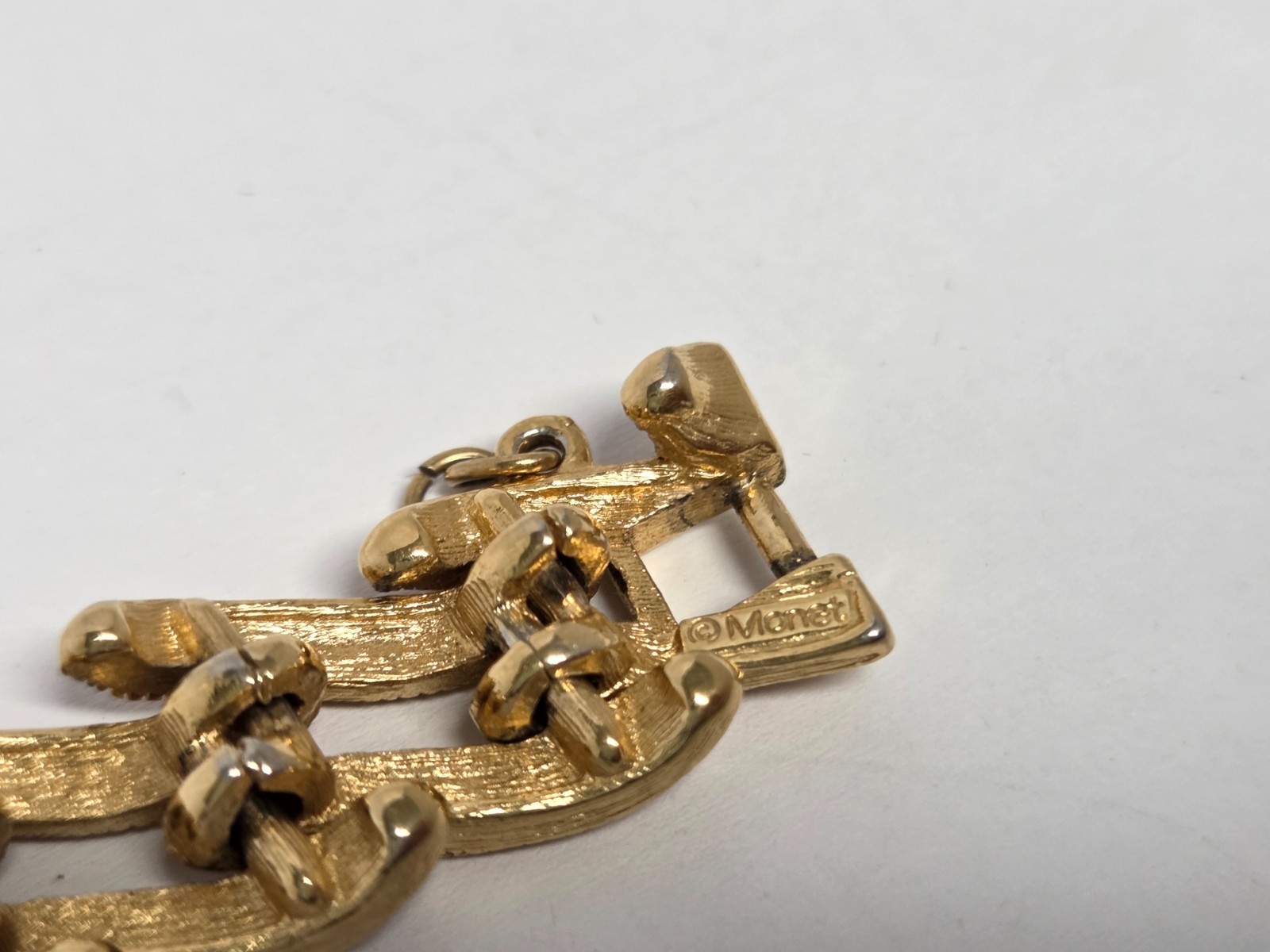 Vtg MONET Textured Wavy Double Row Bracelet 1/2″ w Gold Tone Safety Chain 7.25″
