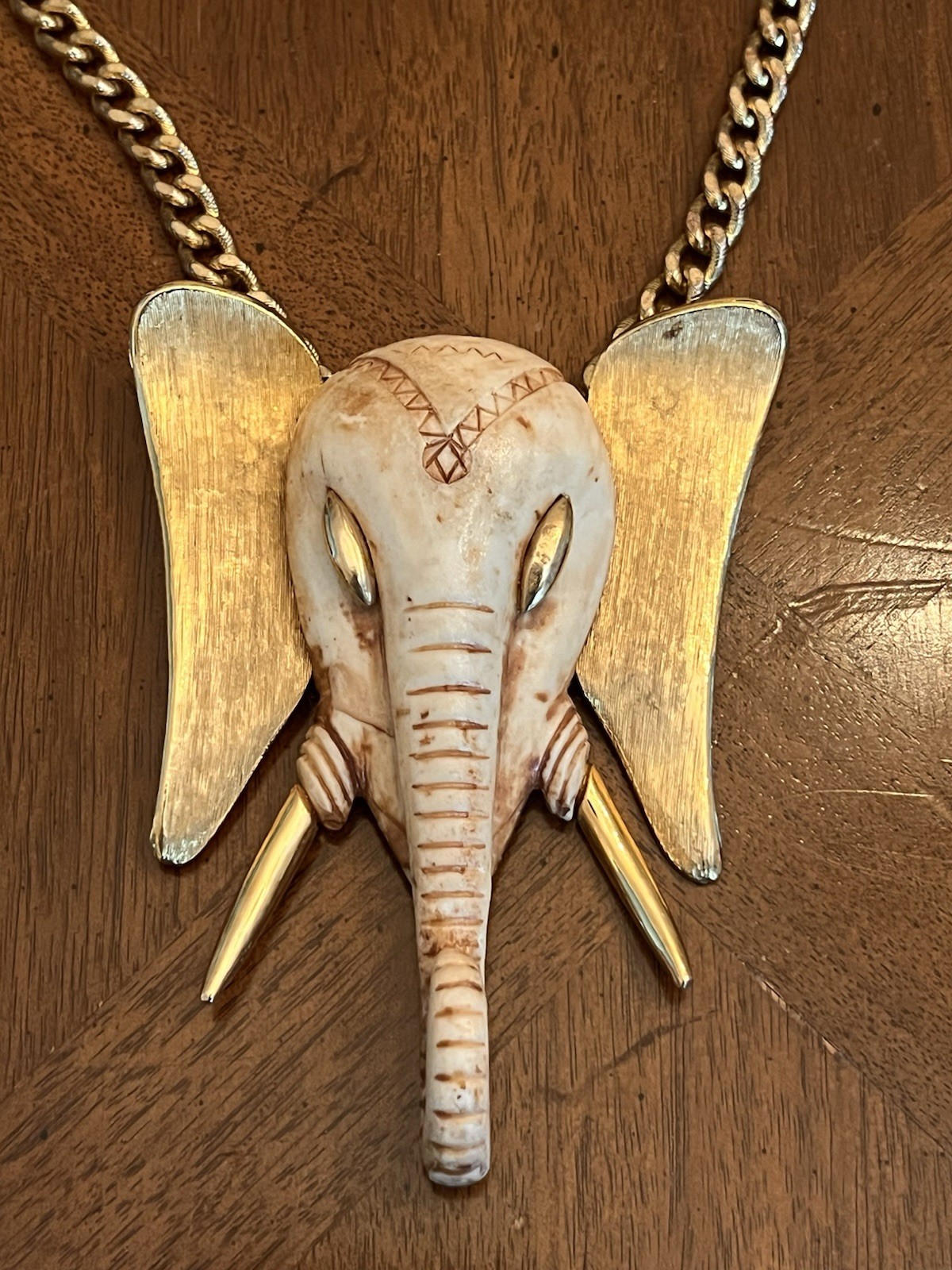 Vintage Off-White Elephant Pendant Statement Necklace Gold Tone Nice!