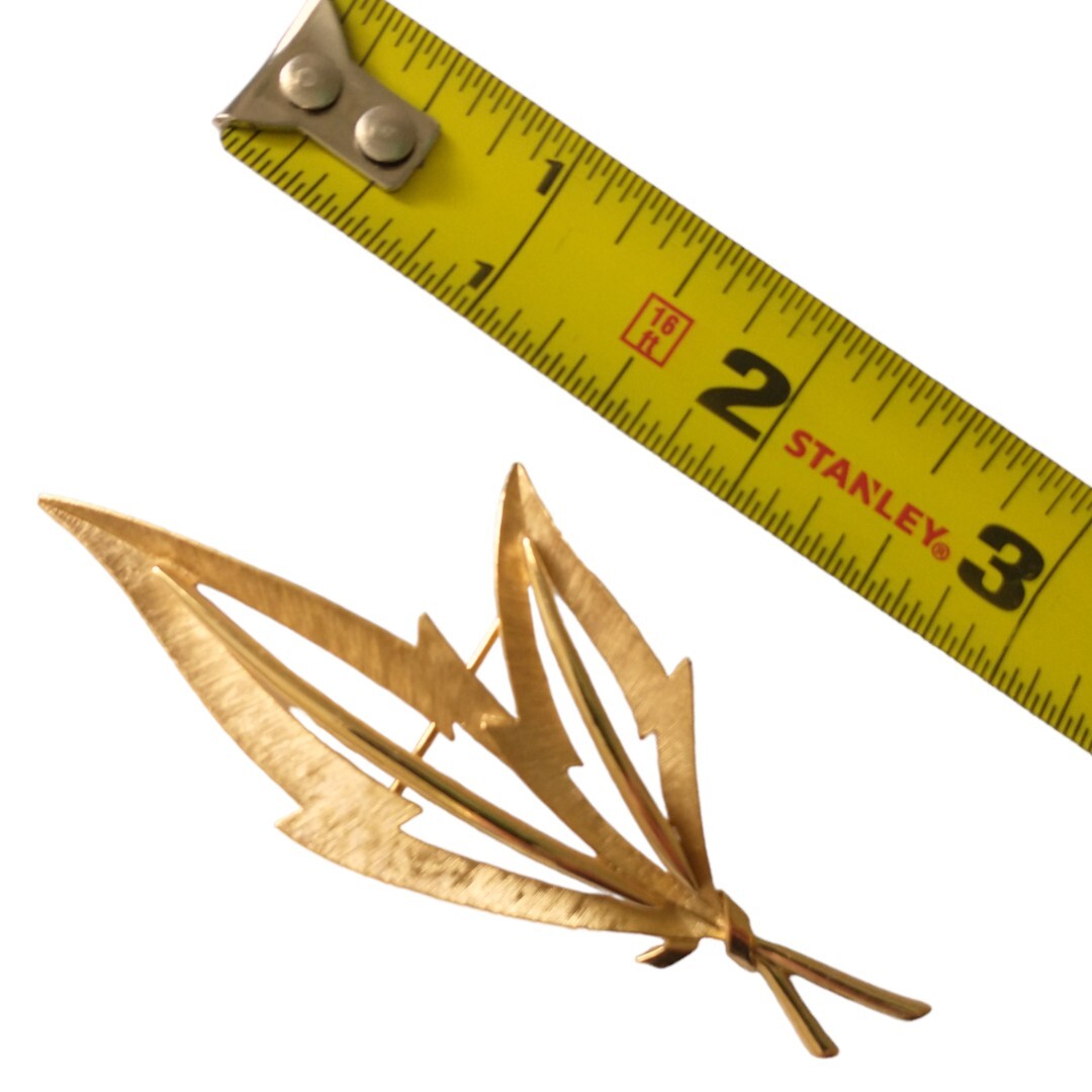 Crown Trifari Gold Tone Modernist Leaf Brooch Pin Brushed Gold Tone Finish MCM