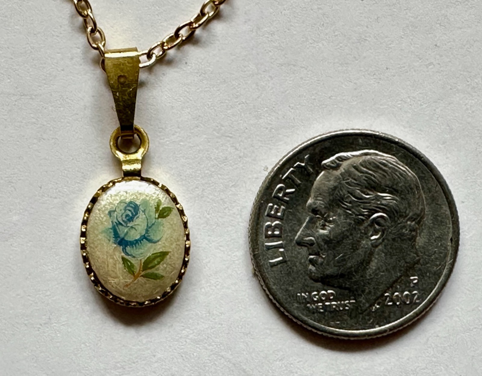 VINTAGE BLUE ROSE CABACHON OVAL PENDANT 1/2 OF 1″ NECKLACE 18″ GP TINY