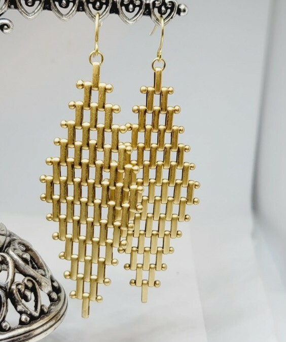 Gigi In Style CHAIN MAIL Design Dangle Gold tone Pierced Earrings 3 in Drop