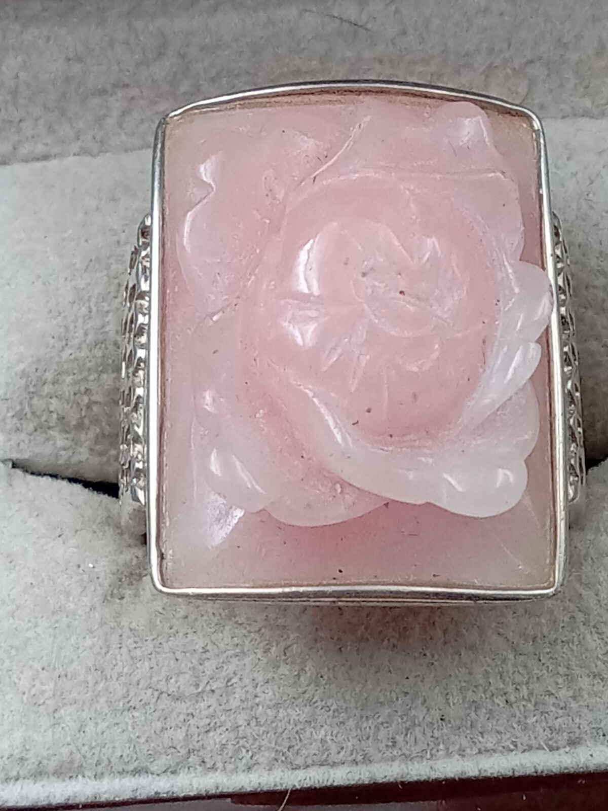 Fine Sterling Silver Size 11 Ring w. Pink Color Rose Quartz Carved Rose Setting