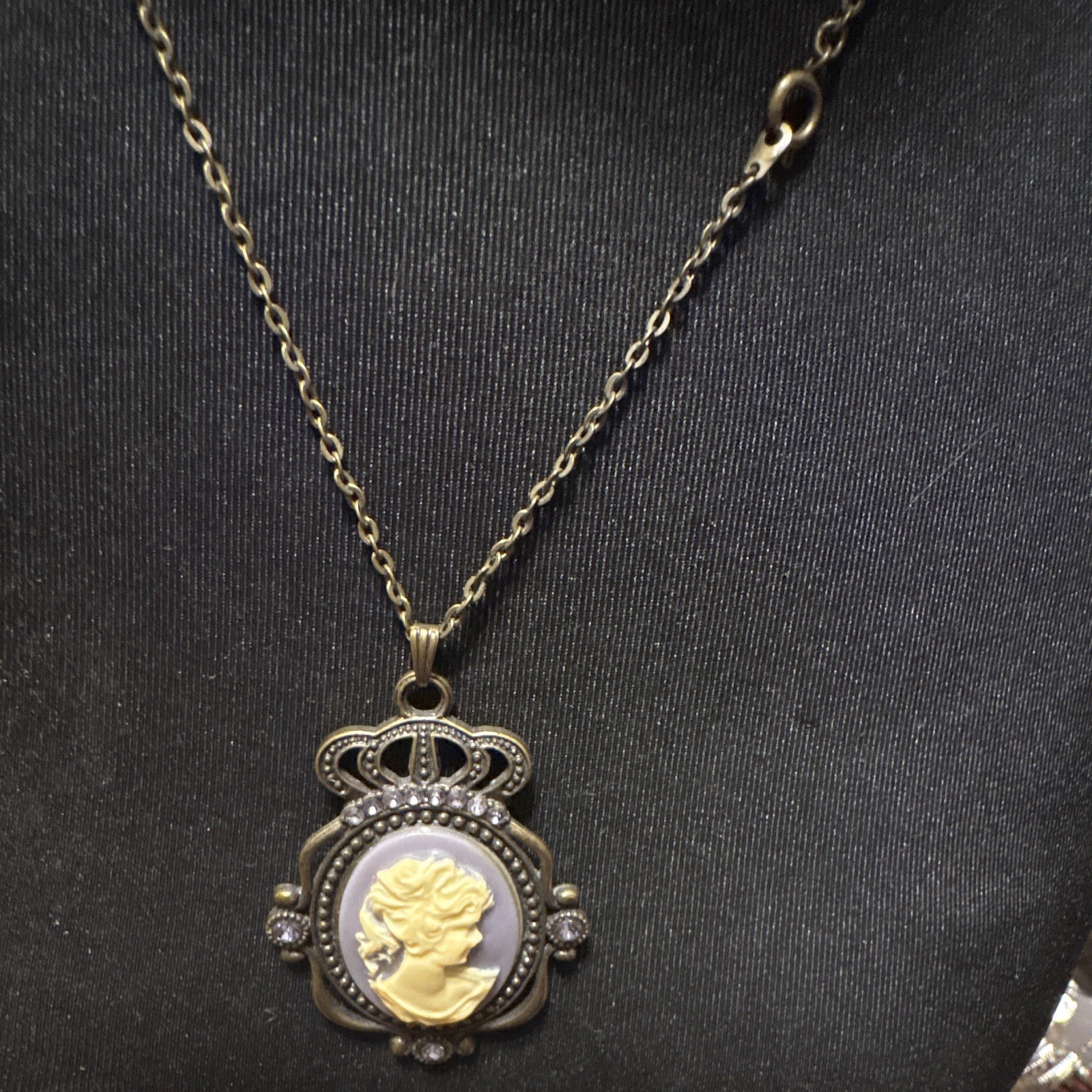 Oval Cameo Pendant Necklace Bronze Tone Crown Frame White Cream Beauty