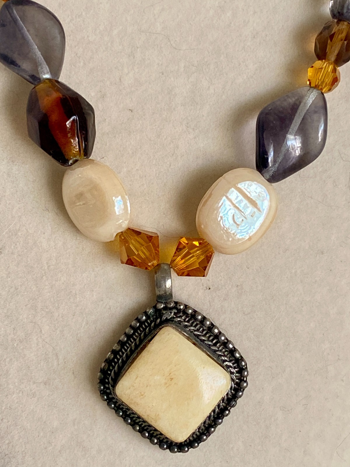 Vintage Necklace Glass Mother of Pearl Shell Beaded Silver Tone Stone Pendant