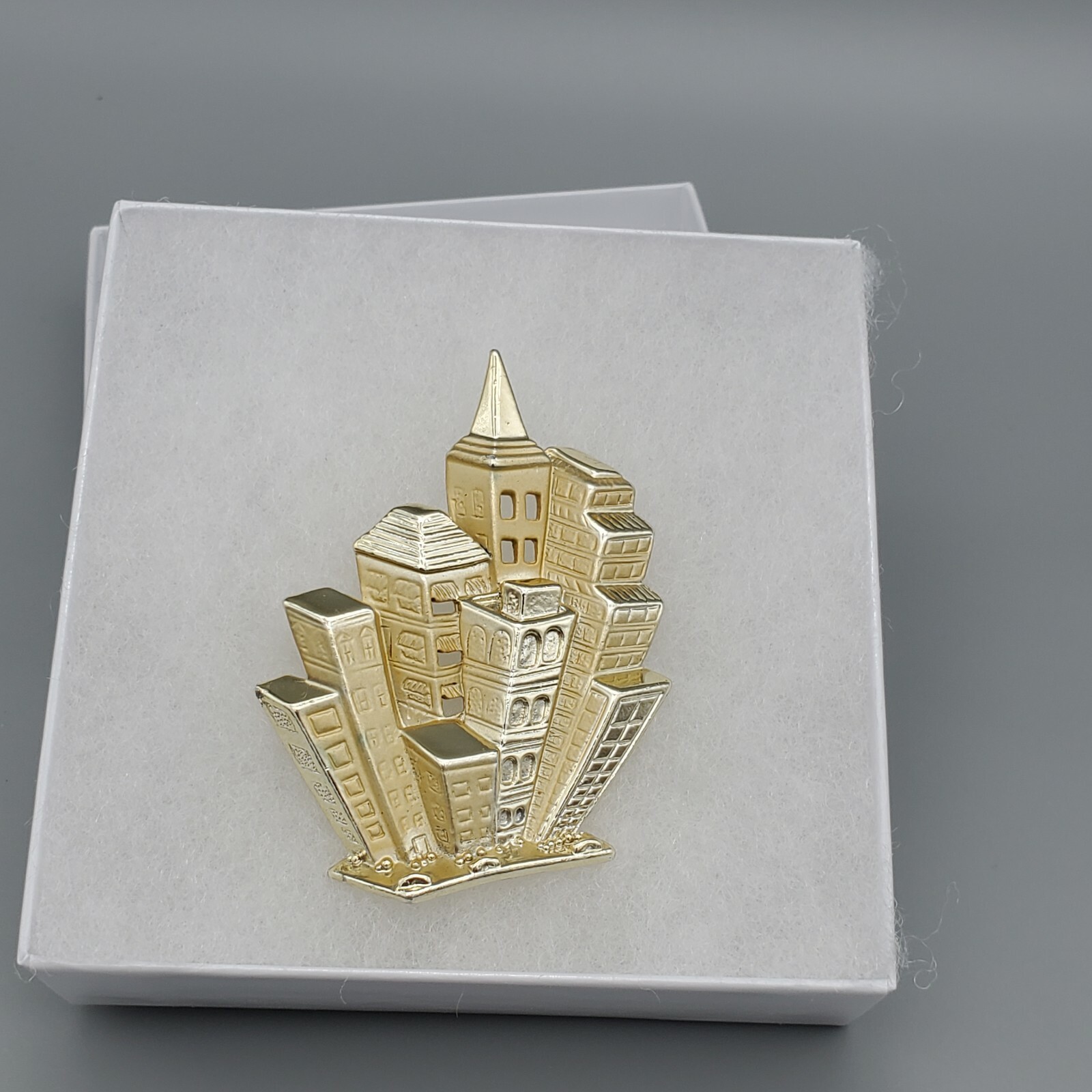 Vintage Gold tone Pin Brooch Skyscraper Cityscape City Tall Buildings cars 2.5″
