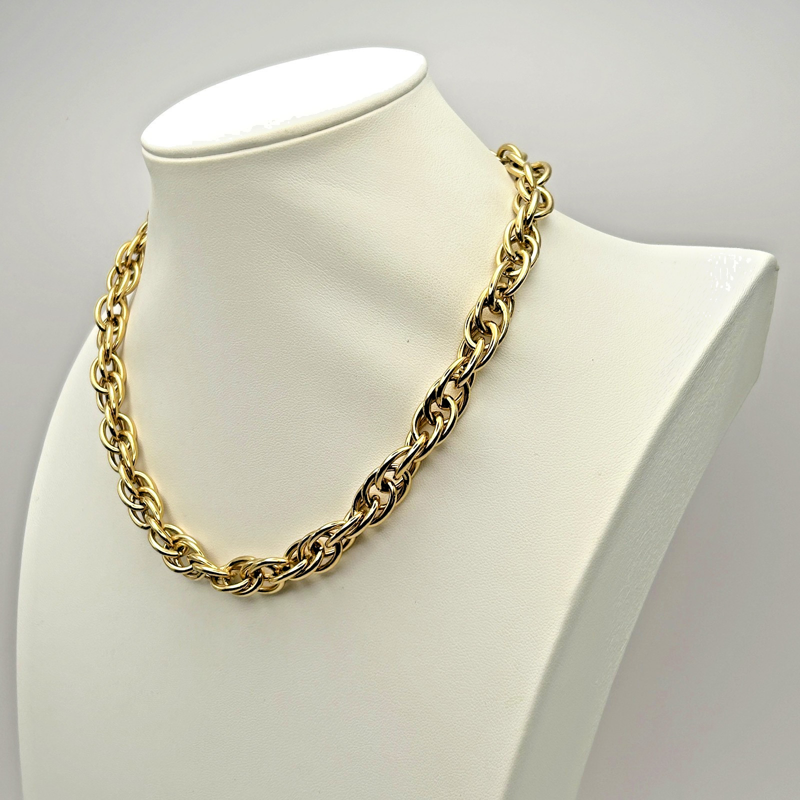 Trifari Necklace Chunky Gold Tone Oval Link Chain Statement 17.5 in