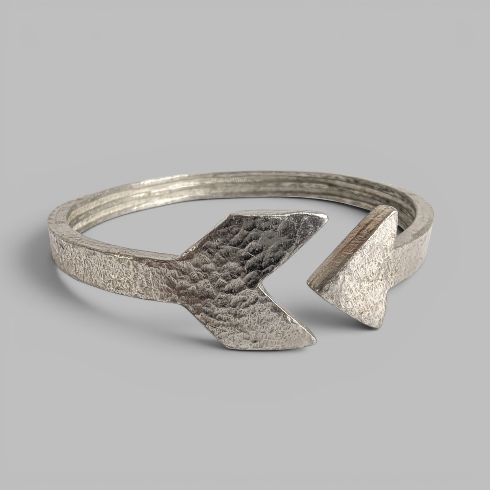 Robert Zentall Hammered Pewter Arrow Bangle Bracelet Adjustable Vintage
