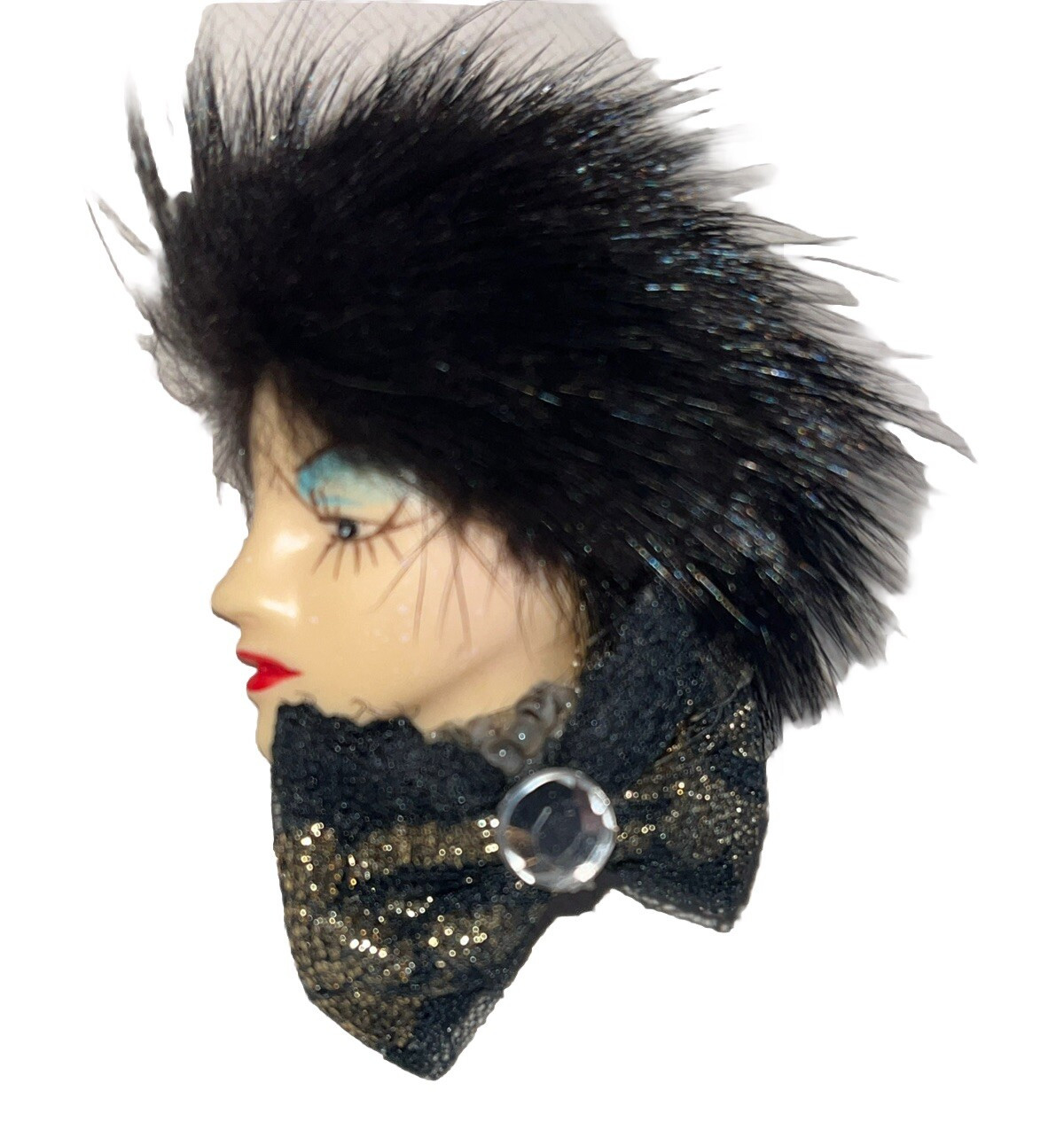 Vintage Fancy Lady Red Lips Woman Wearing Fur Type Hat Brooch Gold Color Pin