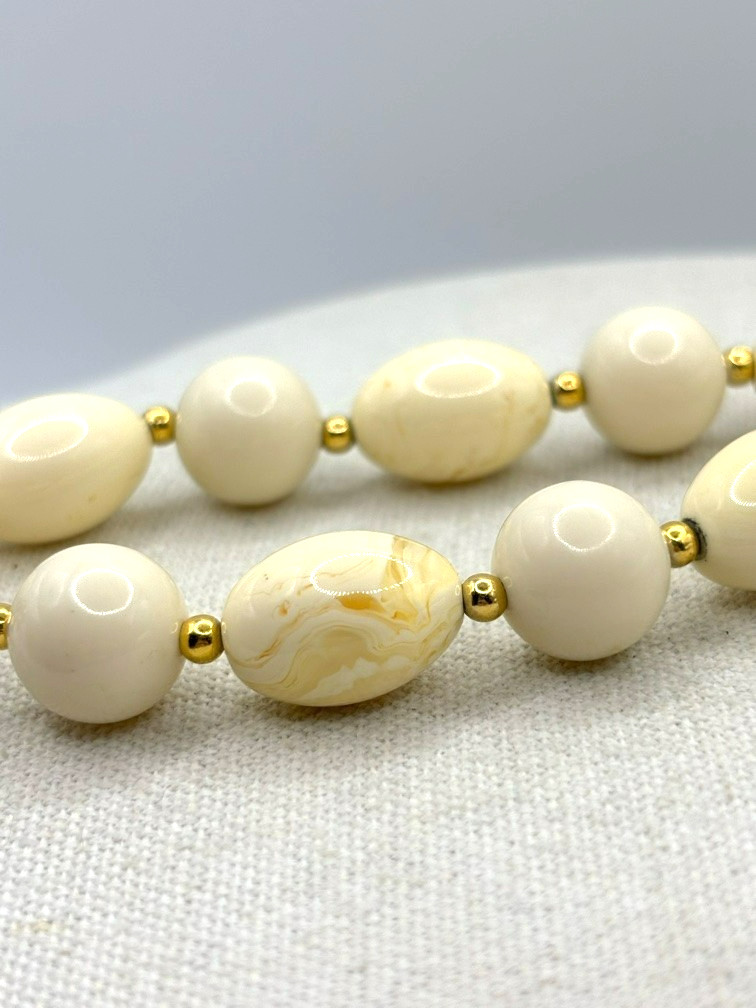 Vintage Ivory Marbled Cream And Gold Beaded Diamond Shaped Slab Pendant Necklace