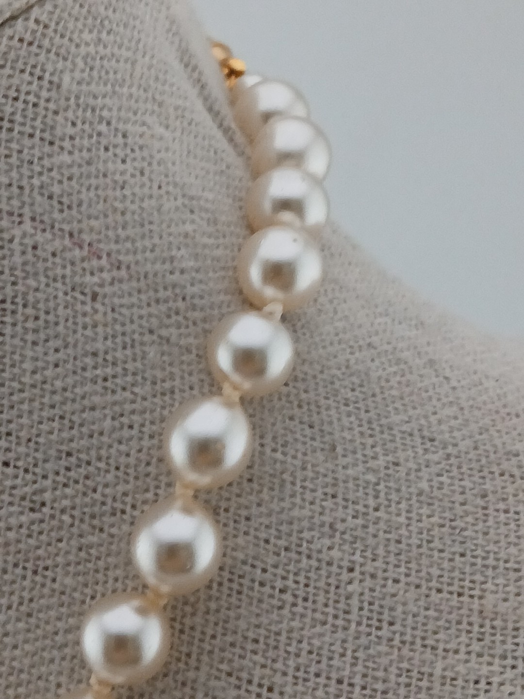 1950s gold tone 17.5 in hand knotted 1.5mm ivory glass pearls necklace