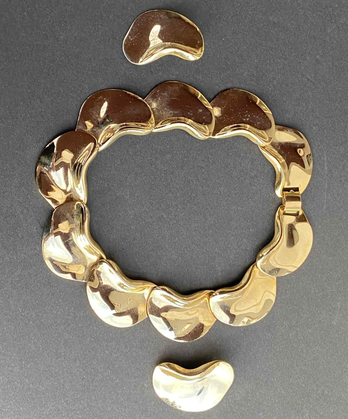 Vintage Gold Tone Shape like a Bean Statement Collar Necklace w/ set of Earrings