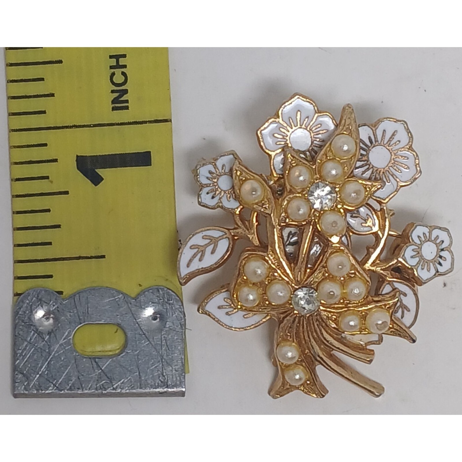 Vintage Floral Brooch Pin Faux Pearls Rhinestones GoldTone Enamel 1.3/8″ #J-8Pu